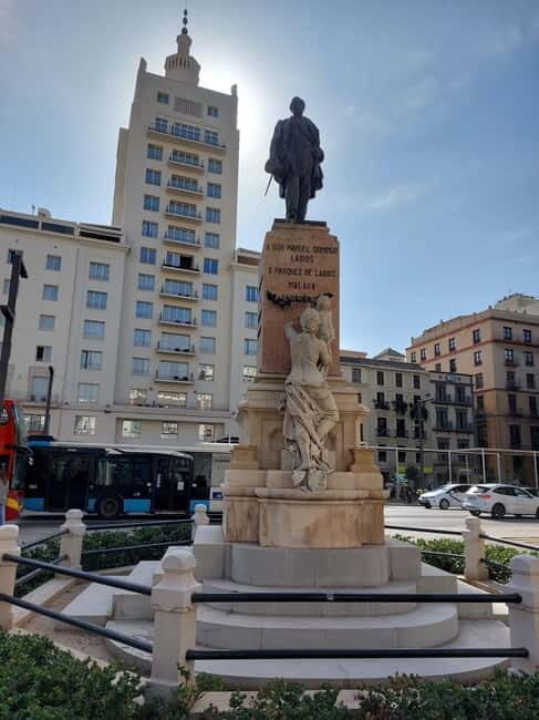 Málaga: Highlights Walking Tour with Drinks and Tapas - The Practicalities: Group Size, Duration, and Value