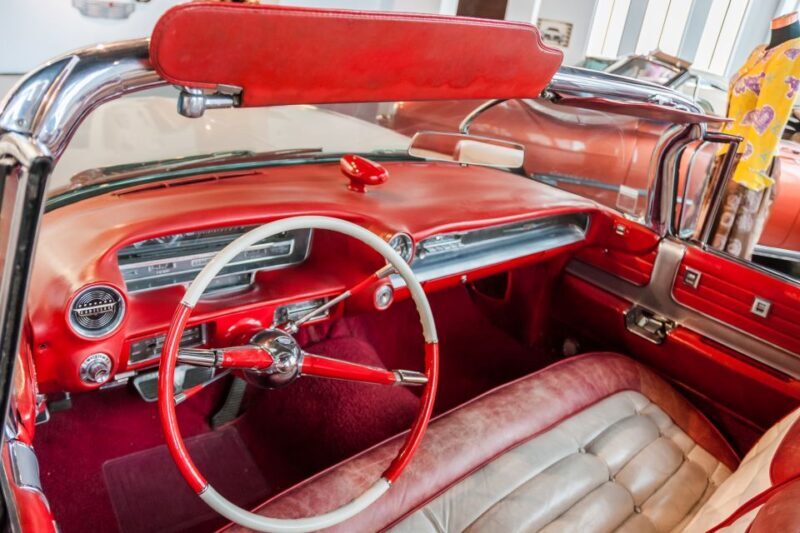 Málaga: Museo del Automóvil y la Moda Ticket - The Guided Tour Option