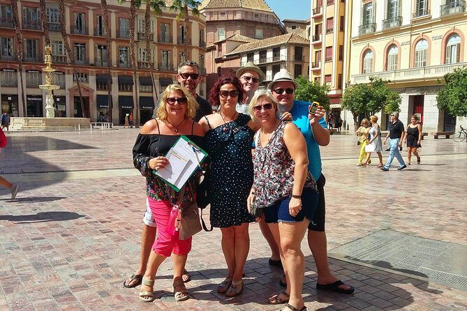 Málaga: Private Sightseeing Treasure Hunt - Key Points