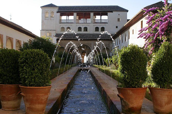 Malaga Shore Excursion: Skip-the-Line Alhambra and Generalife Gardens Tour - Who Should Consider This Tour?