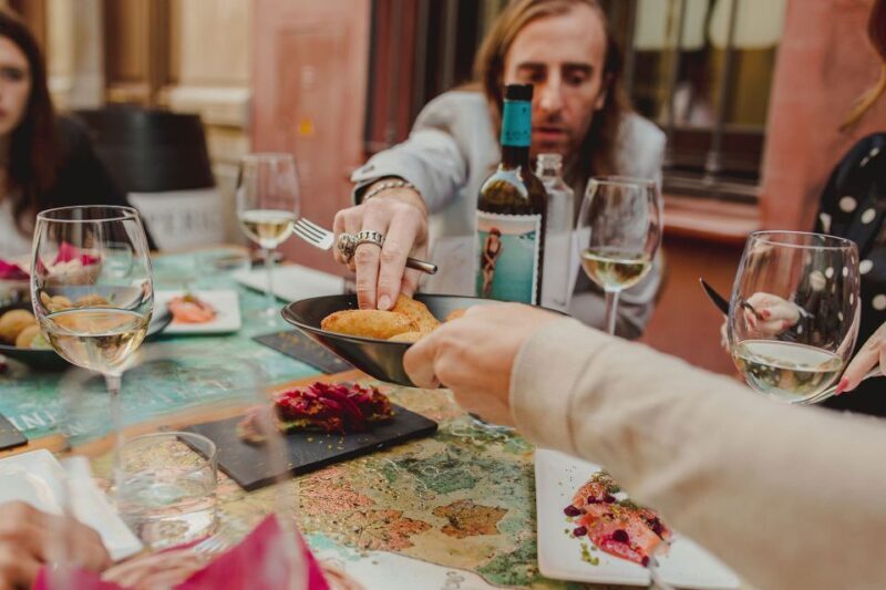 Malaga: Tapas Crawl - A Deep Dive into the Malaga Tapas Crawl Experience