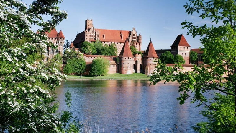 MALBORK: Castle of the Teutonic Oder from Warsaw - private - Discover the Castle of the Teutonic Order in Malbork: A Day Trip from Warsaw