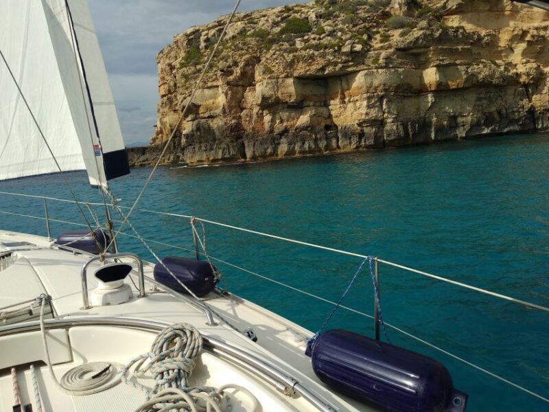 Mallorca Boat Tour with Swim, Cliff Food, & Drinks - Practical Tips for a Smooth Experience