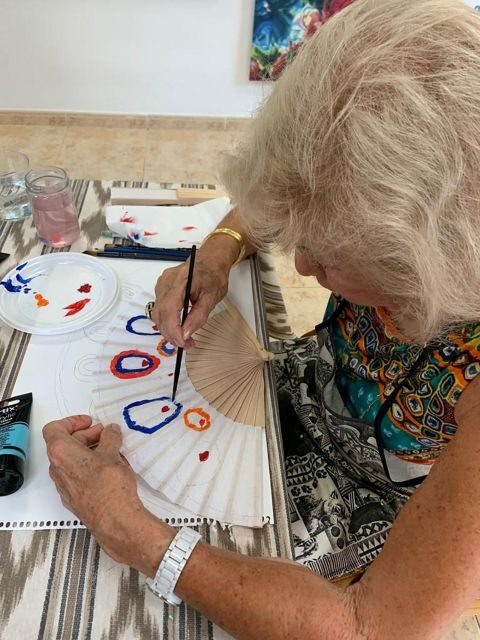 Mallorca/Porto Cristo: Design your own Spanish hand fan - Who Should Consider This Experience?