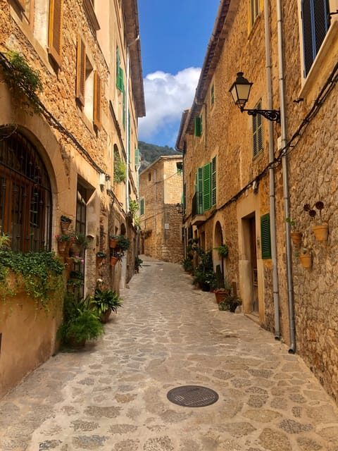Mallorca: Valdemossa and Port of Soller Coca of Potato - An In-Depth Look at This Mallorca Tour