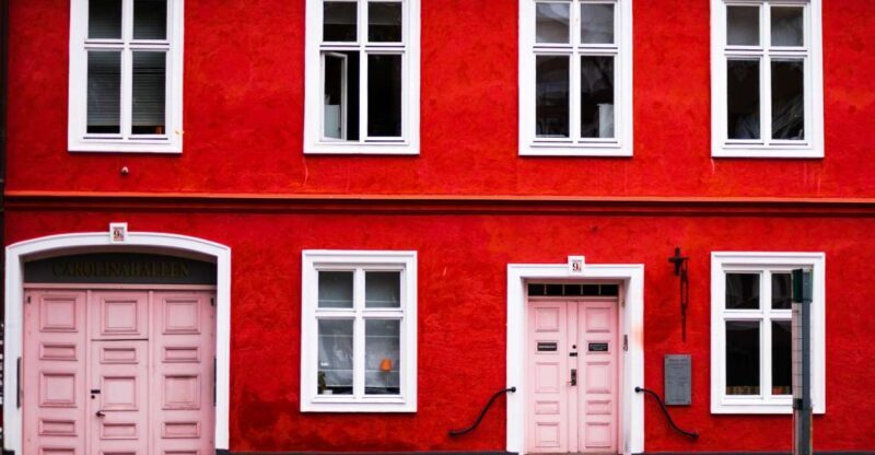 Malmö: Express Walk with a Local in 60 minutes - The Authentic Experience