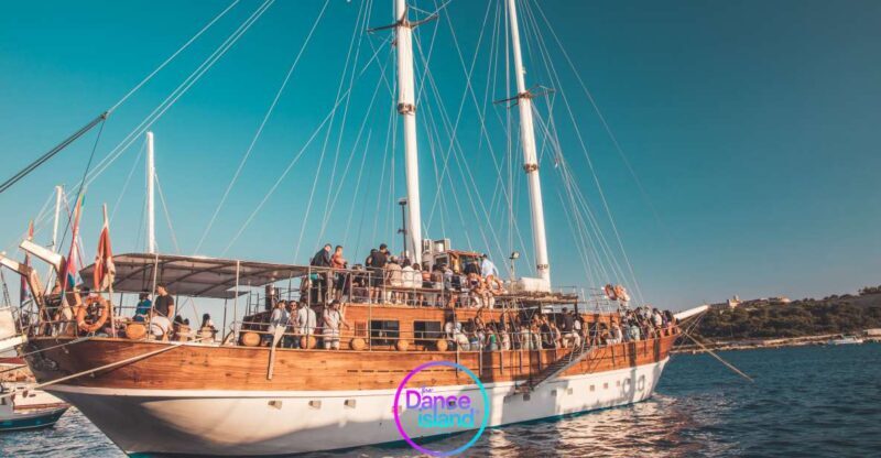 Malta: Sailboat Party with an Open Bar, Food, and Swimming - What’s Included and What’s Not