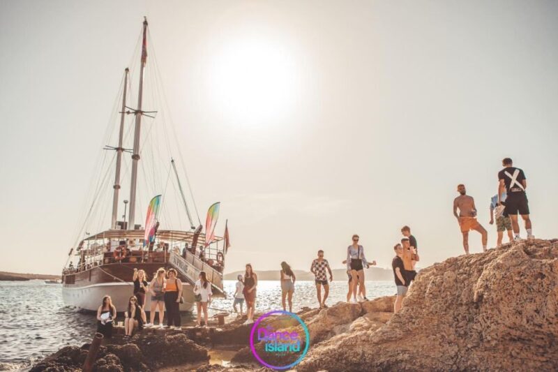 Malta: Sailboat Party with an Open Bar, Food, and Swimming - The Experience’s Strengths