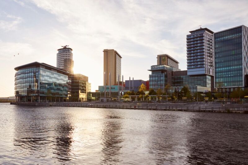 Manchester: Express Walk with a Local in 60 minutes - Key Points