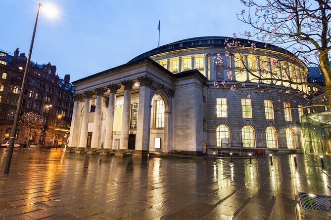 Manchester Scavenger Hunt and Highlights Self-Guided Tour - Who Should Consider This Tour?