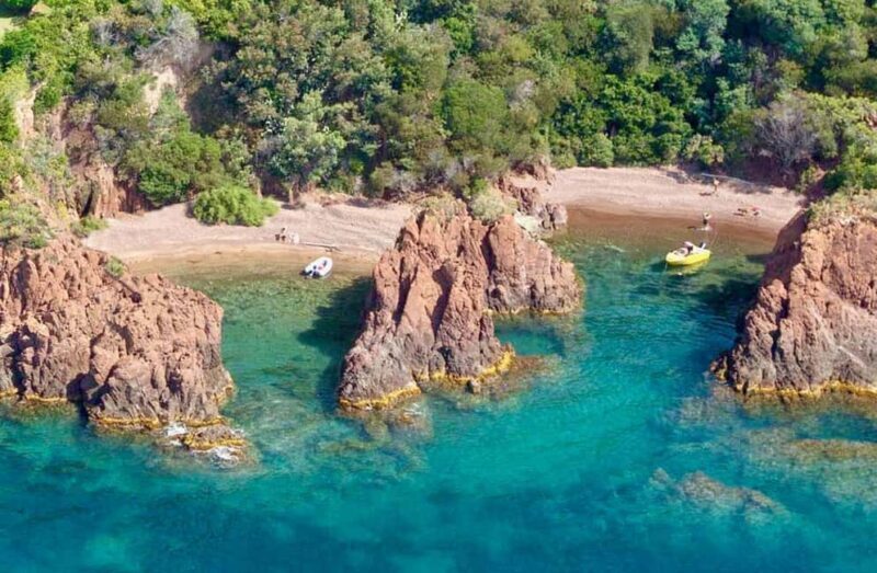 Mandelieu: Visit and aperitif by private boat - Château de La Napoule and Photo Opportunities