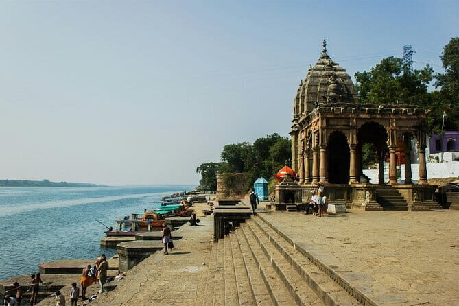 Mandu & Maheshwar Day Tour from Indore with Guide & Entrances - Experience the Best of Mandu & Maheshwar in a Single Day