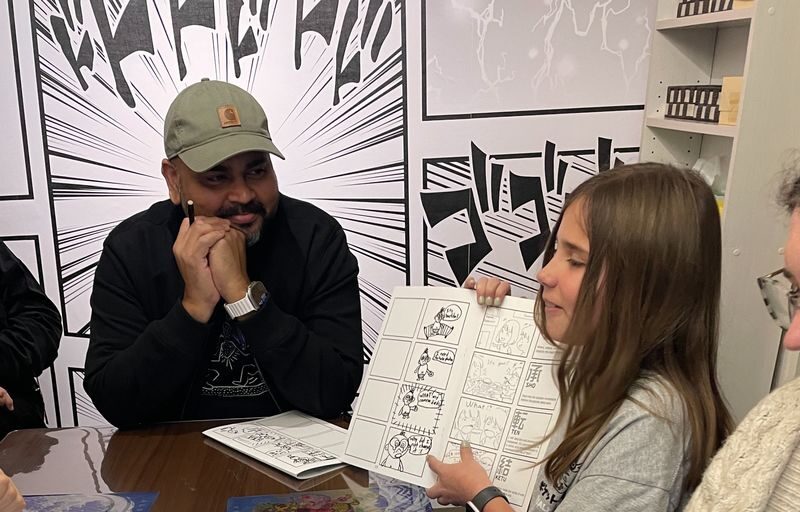 Manga Creation Experience with a Pro Artist (Ikebukuro) - Learning from a professional artist, with English support