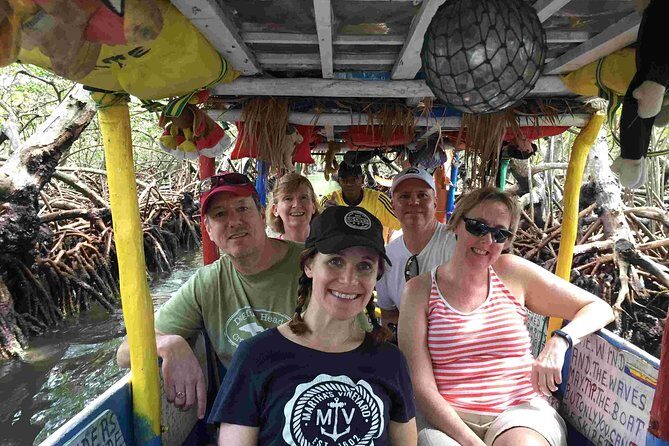 Mangrove tour,Horseback Riding, Snorkeling and beach in Roatan - Key Points