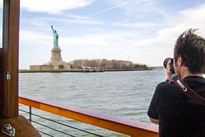 Manhattan: Statue and Skyline Cruise Aboard a Luxury Yacht - FAQ