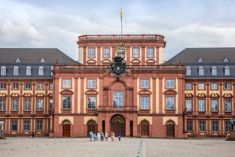 Mannheim, guided costume tour: Hangmen, Witches, Huguenots - Key Points