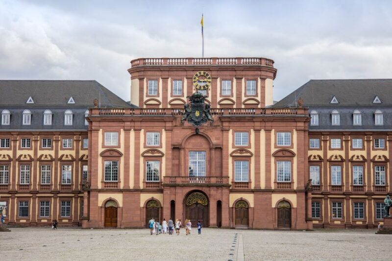 Mannheim, guided costume tour: Tour with Night Watchman - Why This Tour Offers Good Value