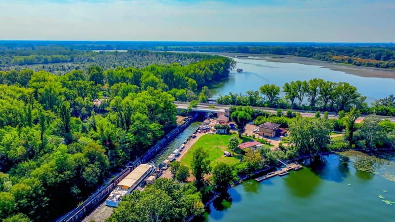 Mantua: Panoramic Cruise with Guide, Natural Oasis and Water Elevator - Key Points