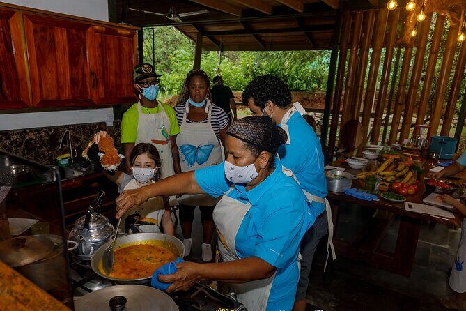 Manuel Antonio Local Cooking Class with Botanical Garden Tour - Key Points
