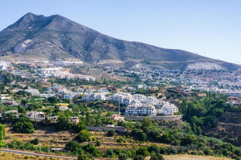 Marbella: Express Walk with a Local in 60 minutes - The Value of a Short Guided Walk