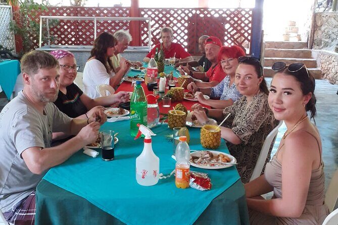 María and Miguel stop - El Limón waterfall with lunch included from las Galeras - FAQ