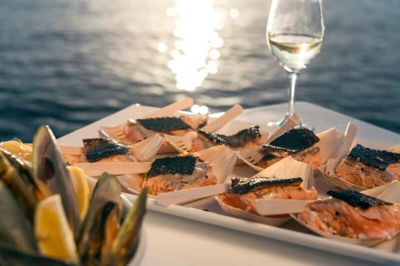 Marlborough Sounds: Greenshell Mussel Cruise - A Detailed Look at the Greenshell Mussel Cruise Experience