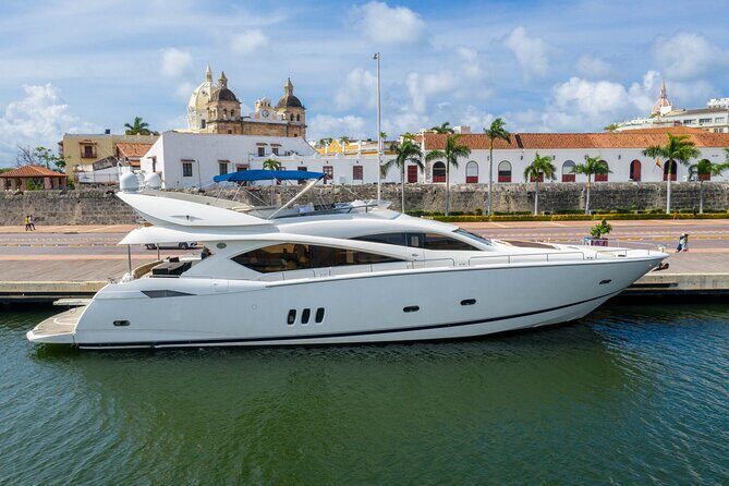 Marlet Sunseeker 82' yacht rental, the largest in Cartagena - Discovering Cartagena from the Deck of the Marlet Sunseeker 82