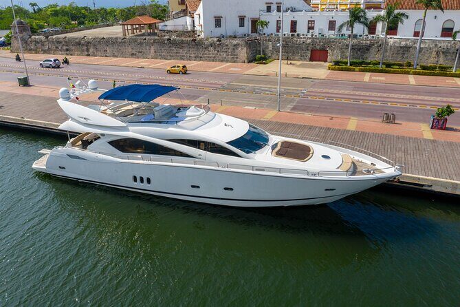Marlet Sunseeker 82' yacht rental, the largest in Cartagena - Key Points