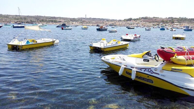 Marsaskala: Paddle Boat Rental in St. Thomas Bay - Safety and Comfort