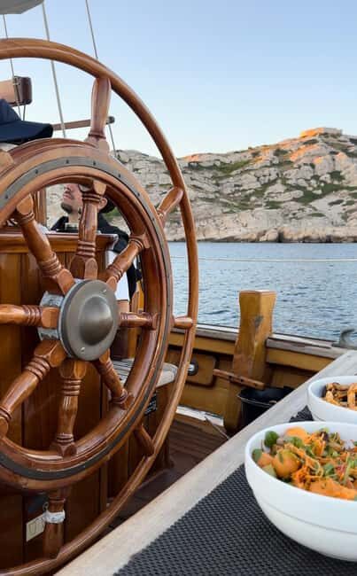 Marseille: Evening sailboat trip to the Calanques du Frioul with buffet and organic wine - FAQ