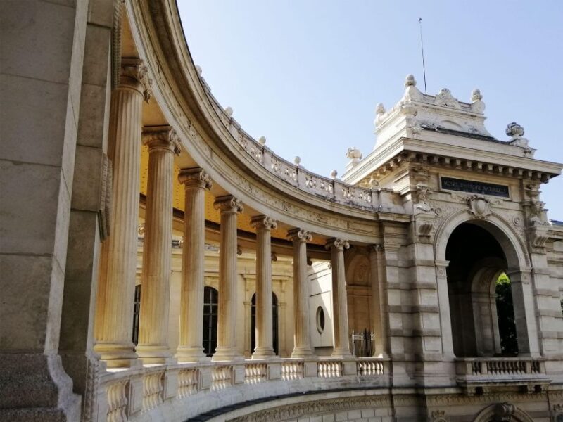 Marseille: Express Walk with a Local in 90 minutes - Meeting logistics