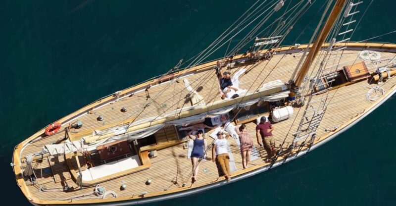 Marseille: Sailboat cruise with lunch, swim and organic wine - Marseille: Sailboat cruise with lunch, swim and organic wine