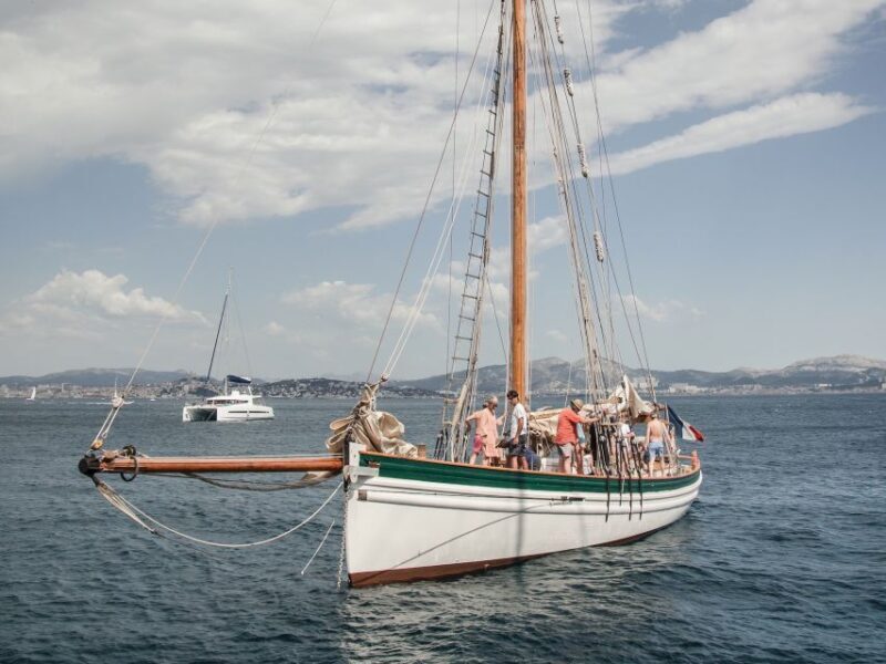 Marseille: Sailboat cruise with lunch, swim and organic wine - The Crew and Atmosphere