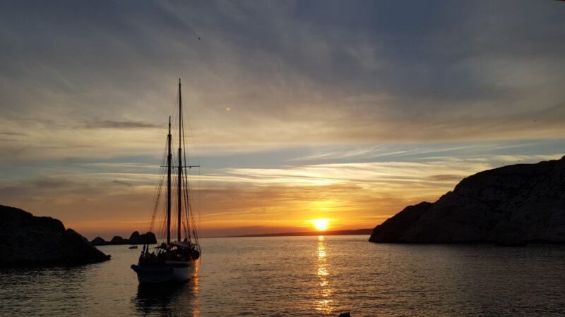 Marseille: Sunset Sailing Cruise with Dinner and Wine - Anchoring in the Frioul Archipelago