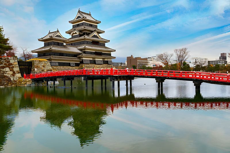 Matsumoto Castle and Kamikochi 1-Day Customizable Tour - A black castle, then the Japanese Alps