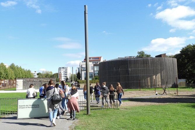 Mauer Tour - Schicksale, Liebesgeschichten und Helden - Who Would Love This Tour?