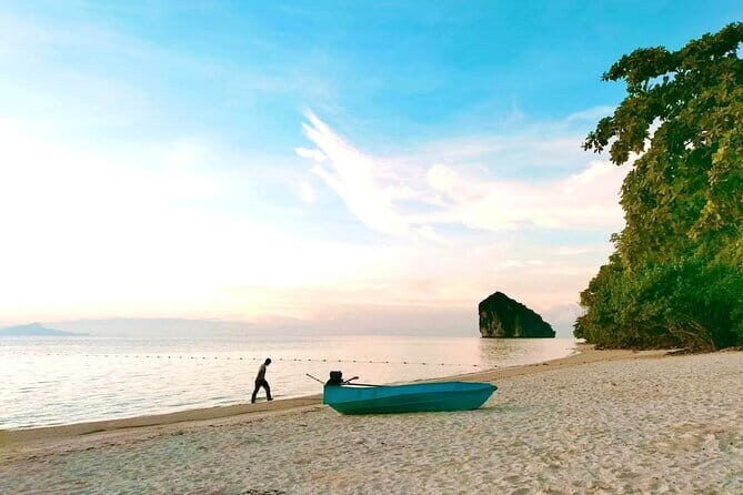 Maya Bay Phi Phi Island Snorkeling Day Tour with lunch - Phuket - Key Points