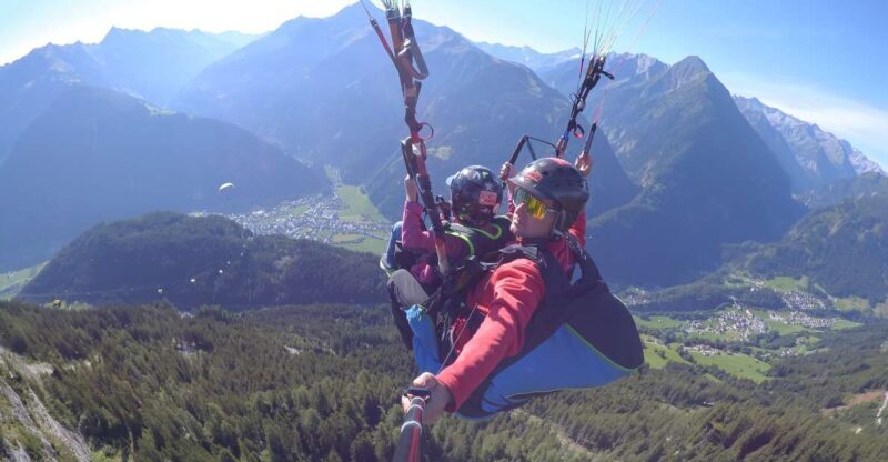Mayrhofen: Höhenflug über den Bergen von Mayrhofen - An In-Depth Look at Mayrhofen’s Paragliding Adventure