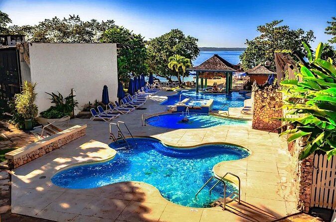 MBJ Airport Private transfers to any Hotels in Negril - Who Is This Transfer Best Suited For?