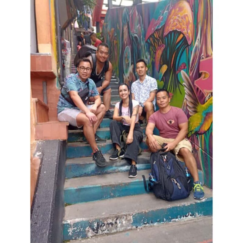 Medellin: City Center and Comuna 13 Guided Tour - Transitioning to Comuna 13: Resilience and Art
