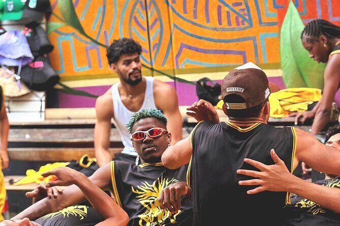 Medellin communal tour 13 with snacks and your own graffity - Practical Details and Tips