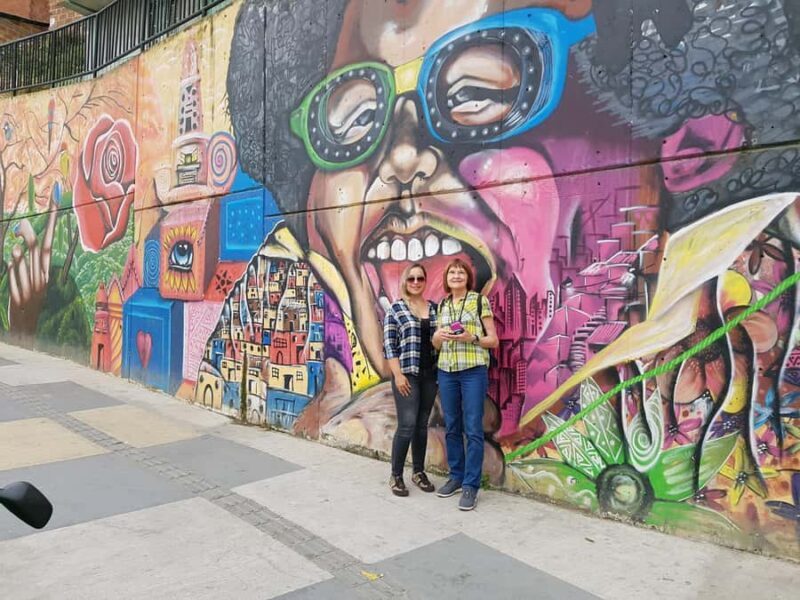 Medellín: Comuna 13, Cable Cars and Botero Statues Tour - A Detailed Look at the Tour Experience