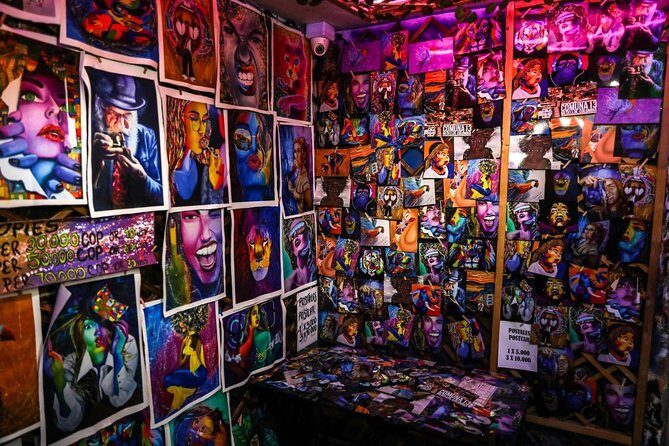 Medellín: Comuna 13 Graffitour With Snacks Included - A Detailed Look at the Comuna 13 Graffiti Tour