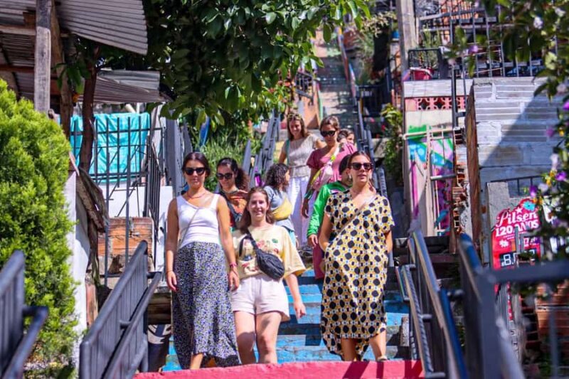 Medellín Comuna 13 local guides snacks and your own graffiti - Key Points