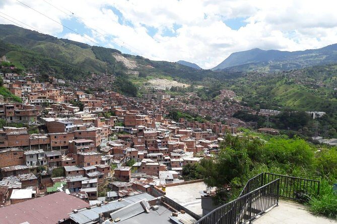Medellín & Comuna 13 Private Tour - A Closer Look at the Itinerary