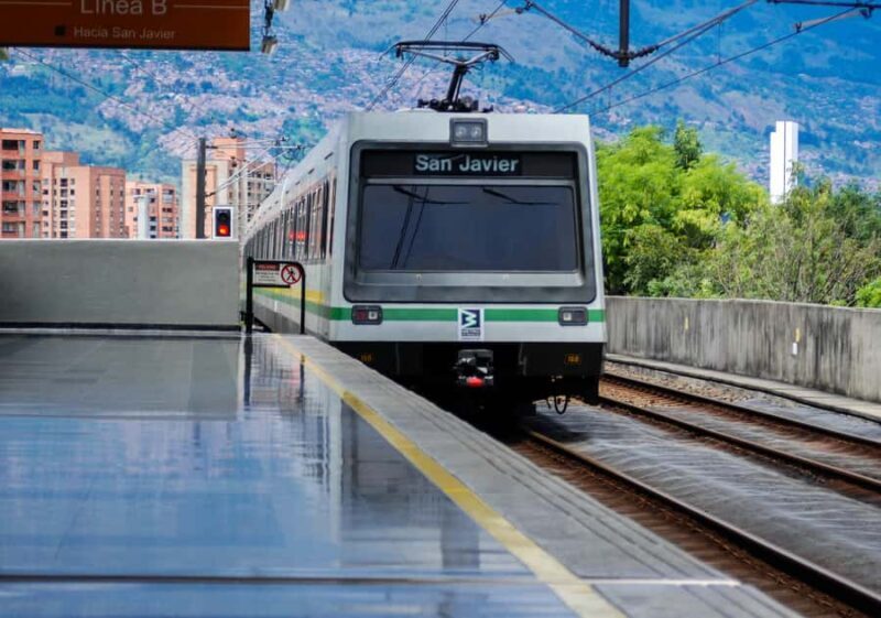 Medellín: Comuna 13, Pueblito Paisa, & Antioquia Museum Tour - Real Insights from Travelers