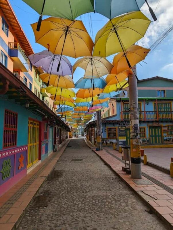 MEDELLIN: ENGLISH TOUR GUATAPE + OLD PEÑOL + MALECON + BOAT RUMBERO - Final Thoughts: Who Is This Tour Best For?