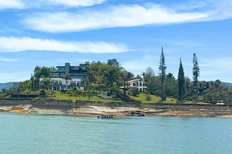 Medellin: Guatape and El Penol Rock Day Trip with Boat Ride - Medellín: Guatapé and El Peñol Rock Day Trip with Boat Ride