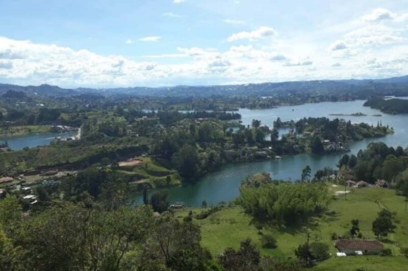 Medellin: Guatapé Day Tour with Coffee Farm Visit - Discovering Guatapé and El Peñol: A Perfect Day Out