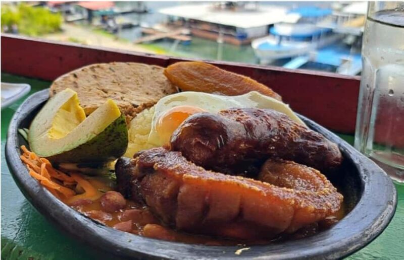 Medellín: Guatapé Private Tour with Helicopter & Boat Ride - Walking through Guatapé: Color and Character